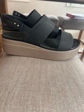 CROCS Women's Black Strappy Platform Sandal with Taupe Platform